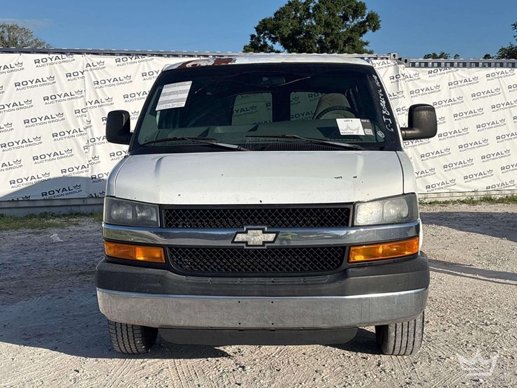 2004-chevrolet-express-3500-image-21