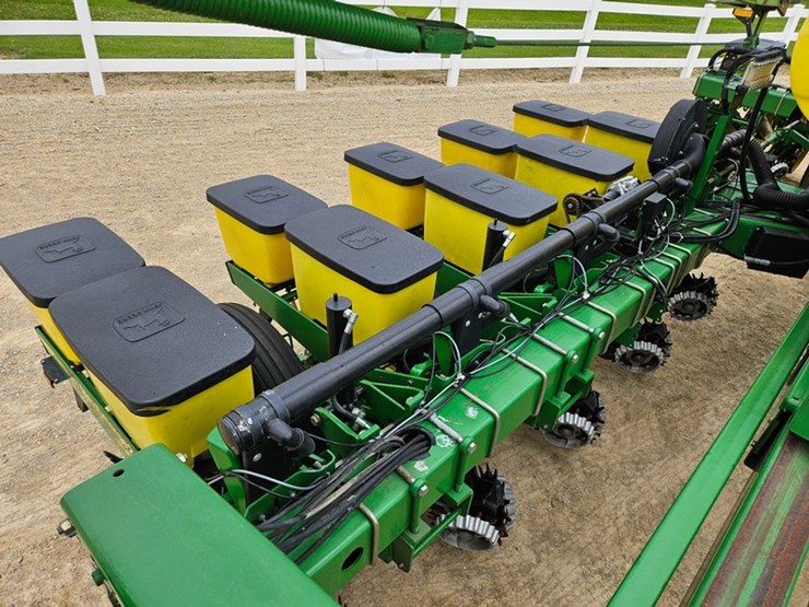 john-deere-7200-image-26