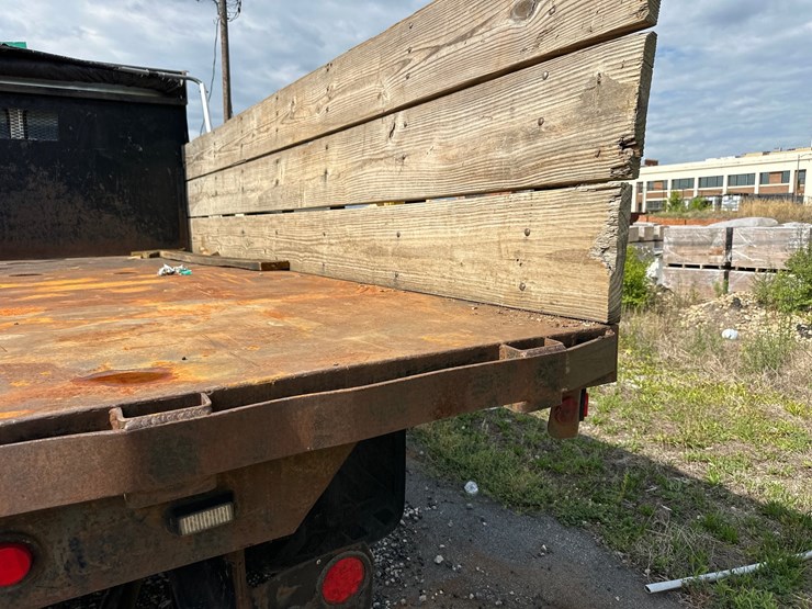 2003-freightliner-fl80-image-39