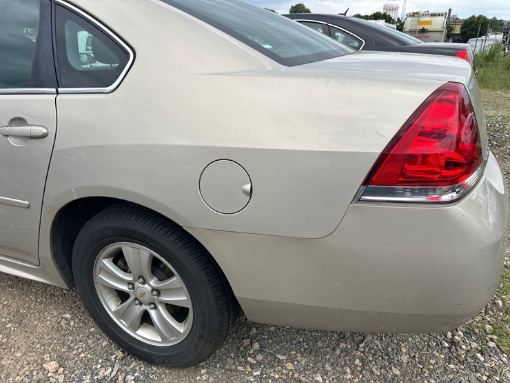 #37-•-2012-chevy-impala-image-18