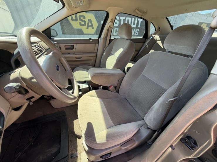 2005-ford-taurus-se-sedan-image-21