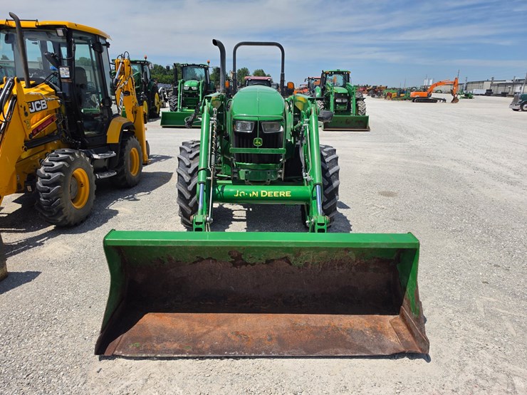 2022-john-deere-5100e-image-2