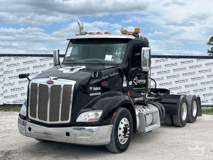 2018-peterbilt-579-image-1