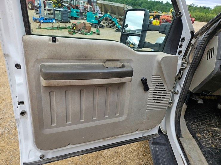 2008-ford-f550-image-32