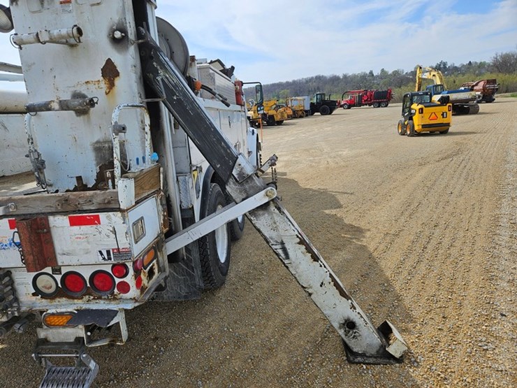 #5076-•-2007-freightliner-m2-tandem-axle-crane-truck-image-45
