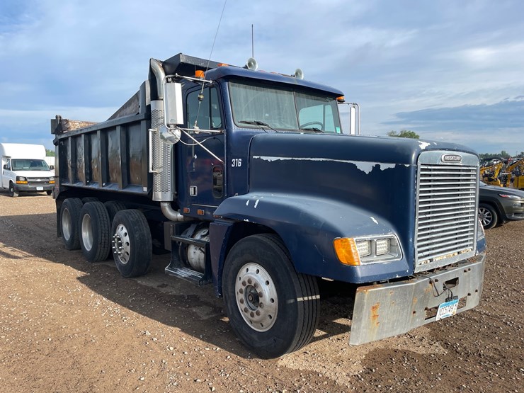 #1332-•-1990-freightliner-dump-truck-(has-mn-title)-image-4