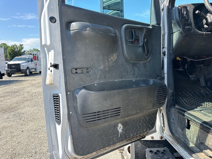 #11-•-2007-chevy-c8500-service-truck-image-42