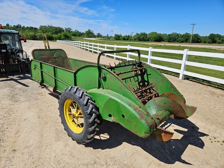 john-deere-7-image-3