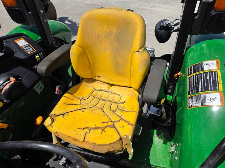 2022-john-deere-5100e-image-17