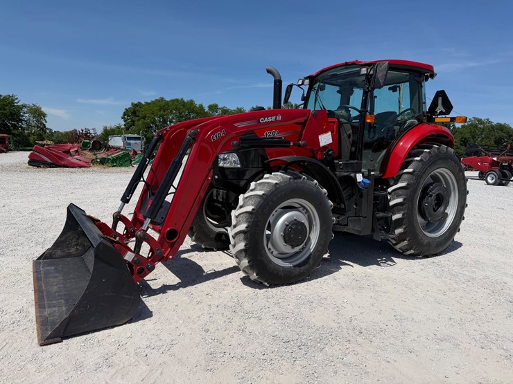 2022-case-ih-farmall-120a-image-1