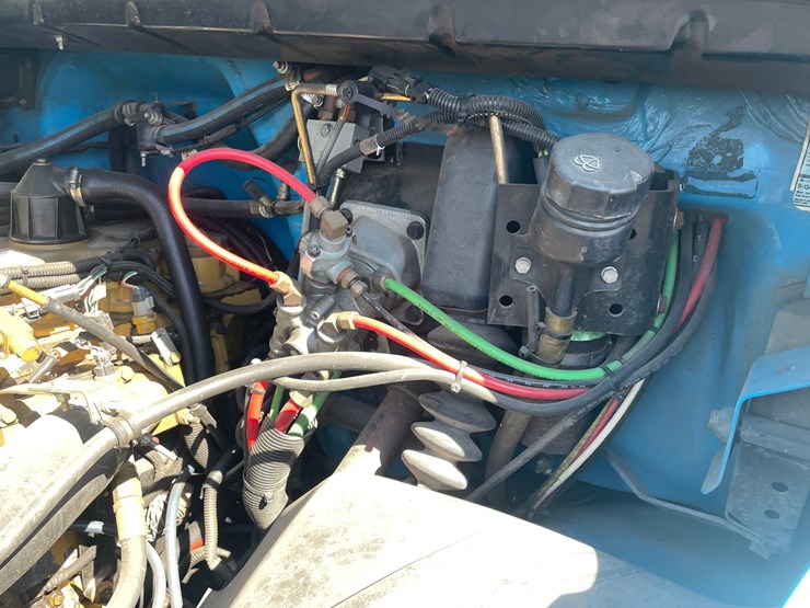 1999-freightliner-fl80-image-51