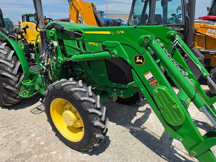2022-john-deere-5100e-image-7