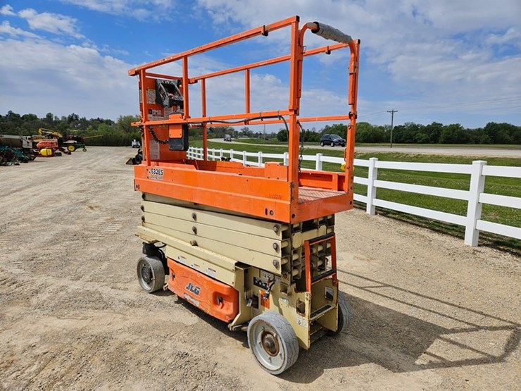 2015-jlg-2632es-image-3