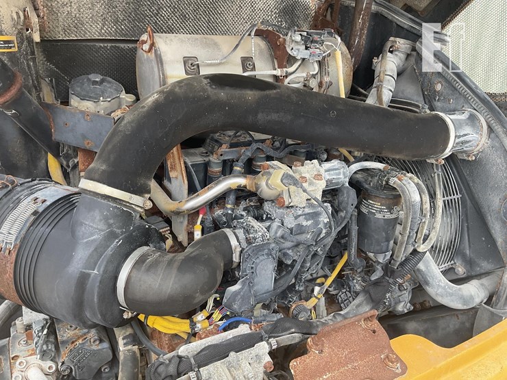 2019-deere-204l-image-16