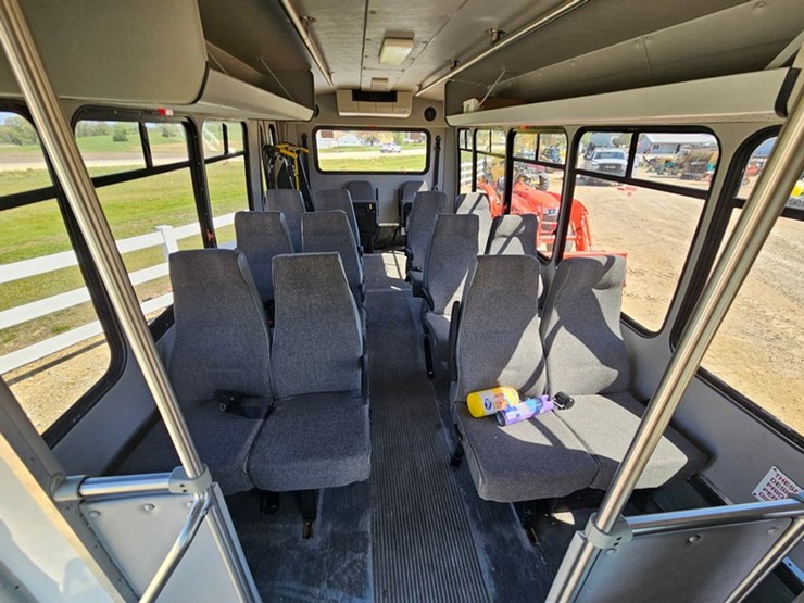 2012-ford-e350-image-28