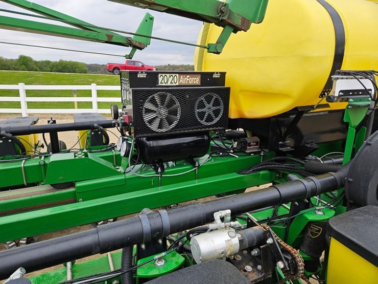 john-deere-7200-image-75