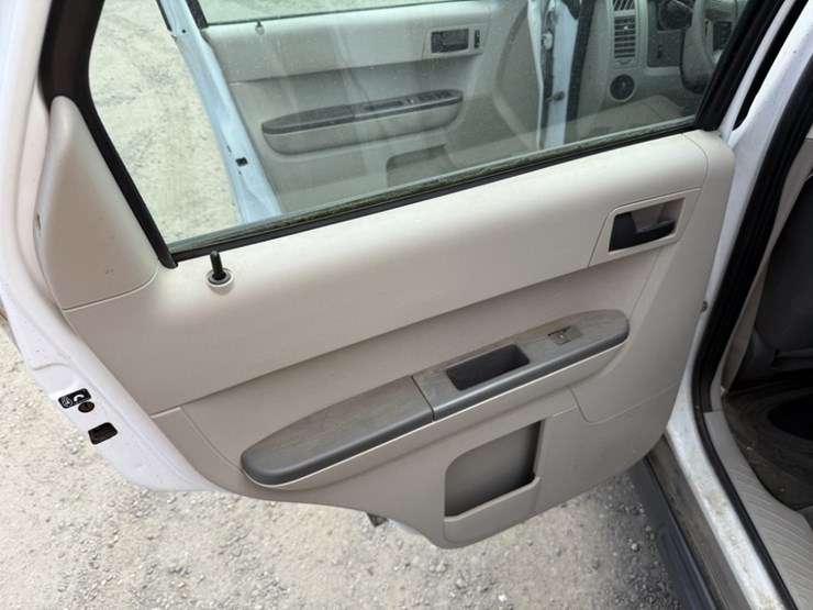 2009-ford-escape-image-21