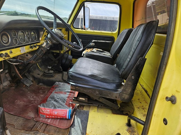 1975-ford-f750-image-68