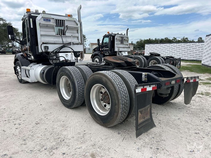 2018-peterbilt-579-image-4