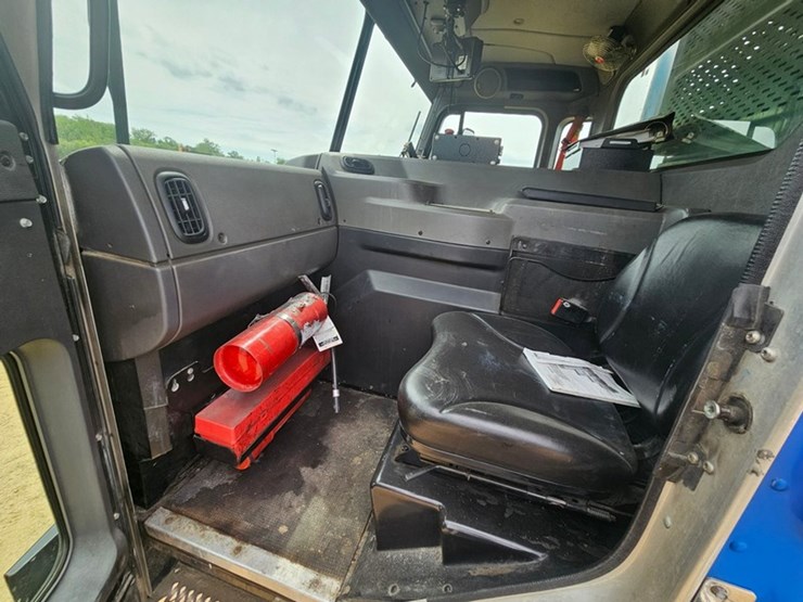 #5222-•-2015-peterbilt-garbage-truck-image-30