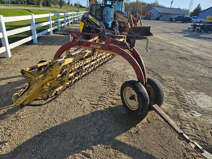 new-holland-258-image-7