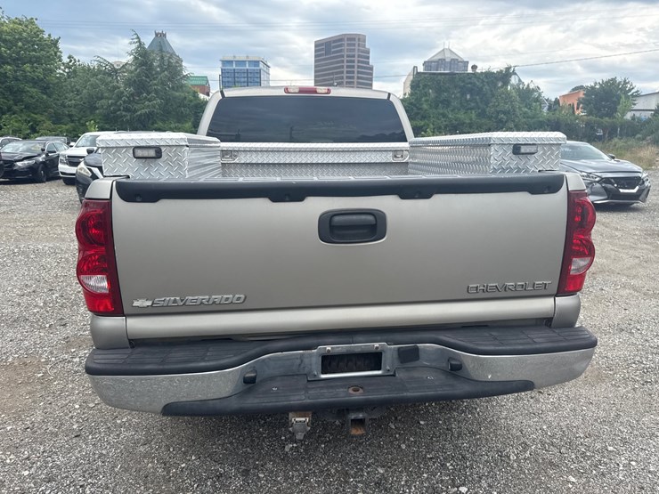 2003-chevrolet-1500-image-22