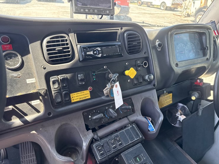 #9-•-2016-freightliner-heil-rear-load-garbage-truck-image-44