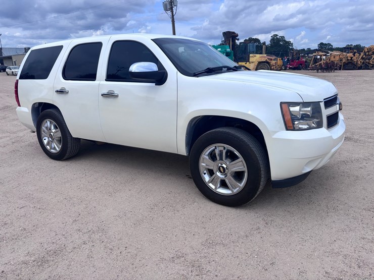 2014-chevrolet-tahoe-image-2