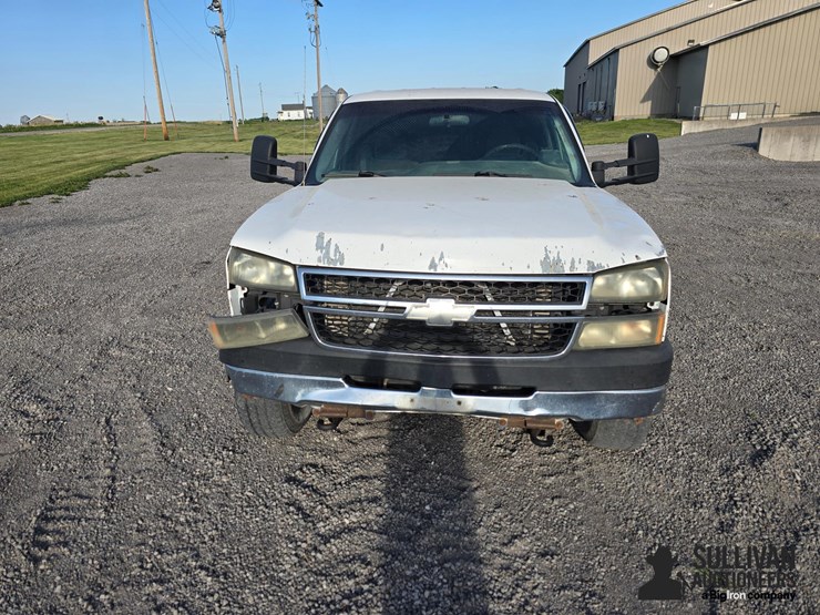 2006-chevrolet-silverado-2500-image-2