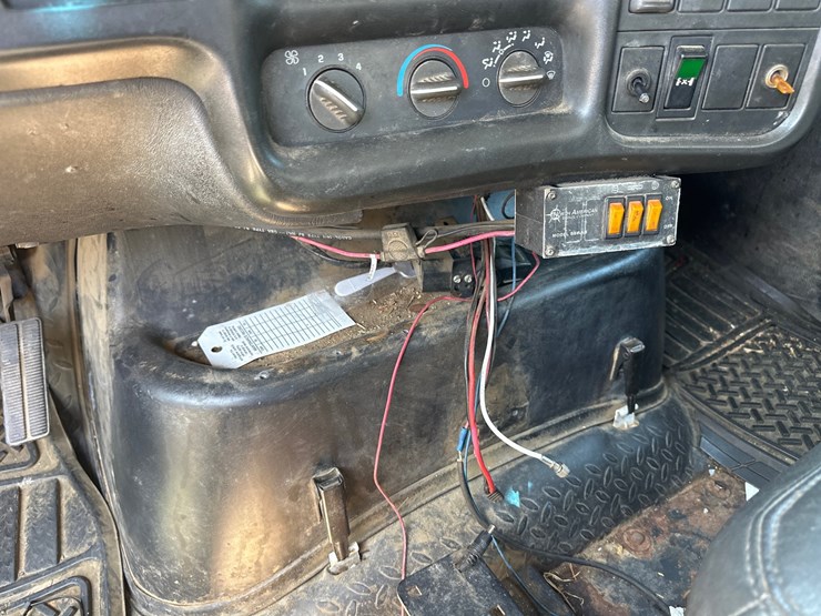 #11-•-2007-chevy-c8500-service-truck-image-49