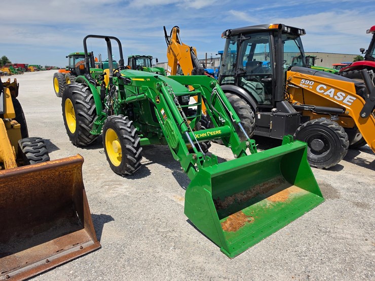 2022-john-deere-5100e-image-1