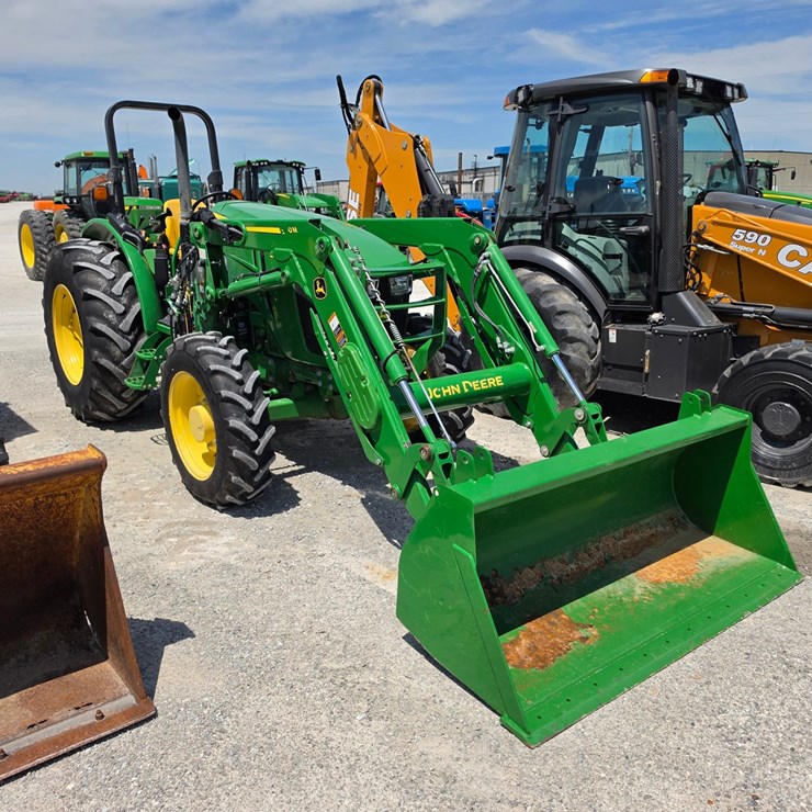 2022 JOHN DEERE 5100E