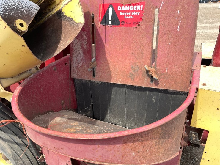 new-holland-355-image-5