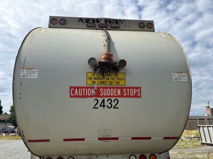 #5-•-2018-peterbilt-mammoth-front-loader-image-29