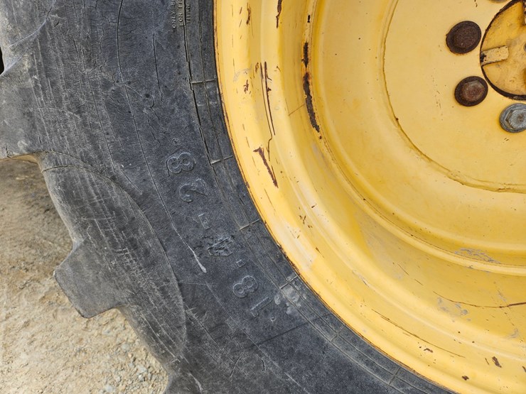 deere-410d-image-39