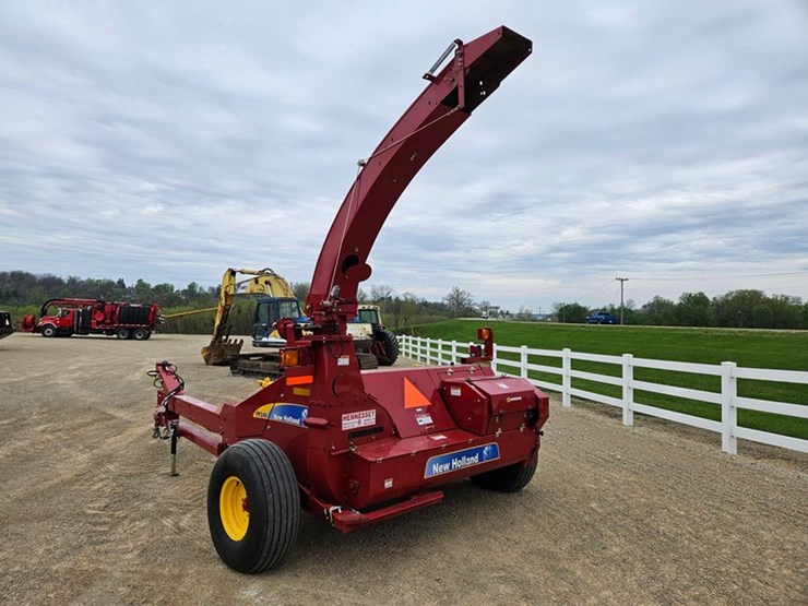 new-holland-fp240-image-3