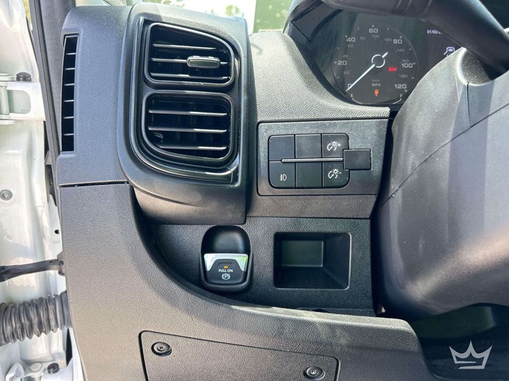 2023-ram-promaster-1500-image-17