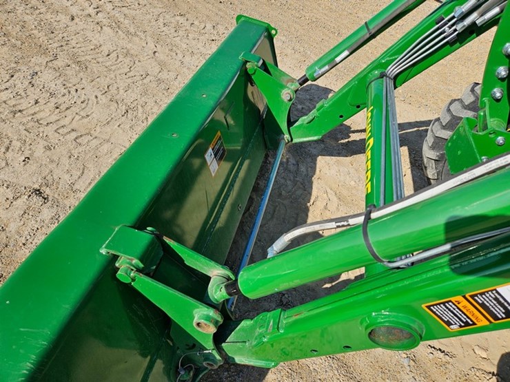 john-deere-4052m-image-11