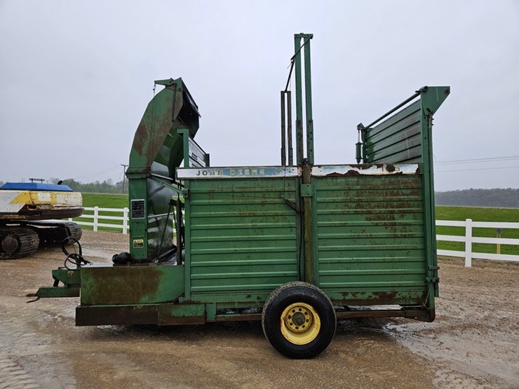 john-deere-100-image-2
