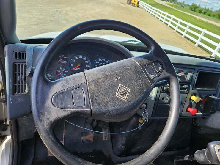 2004-international-durastar-4300-image-37