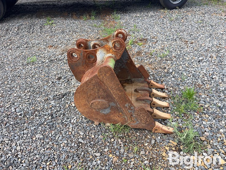 strickland-24"-backhoe-bucket-image-4