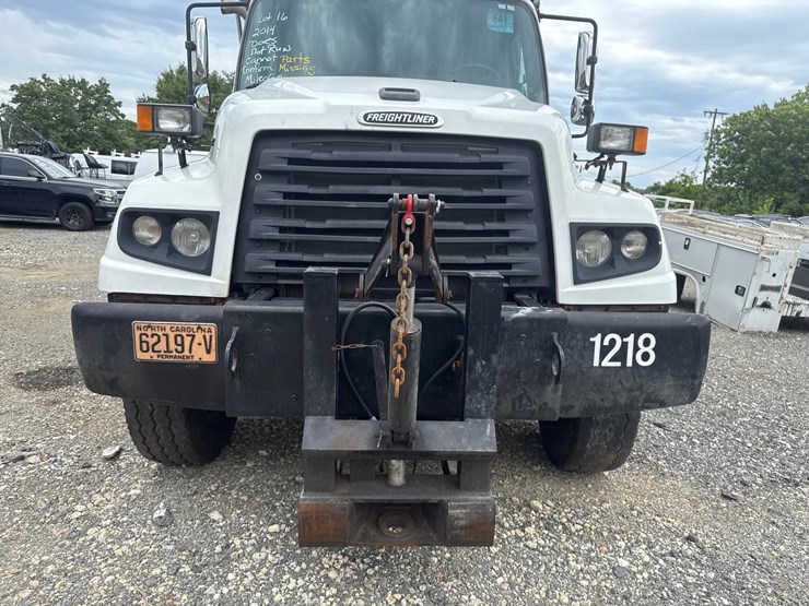 2014-freightliner-114sd-image-5