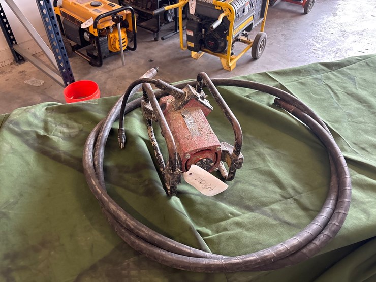 #4084-•-northrock-pump-with-hose-image-1