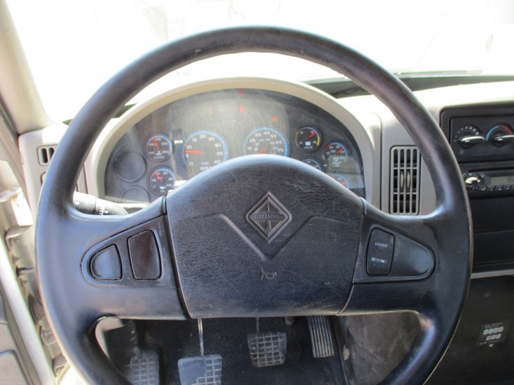 2010-international-durastar-4300-image-13