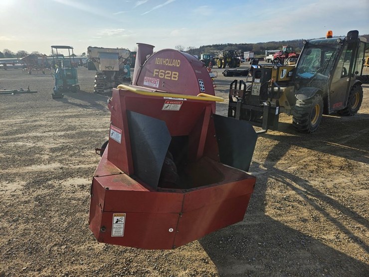 new-holland-f62b-image-5