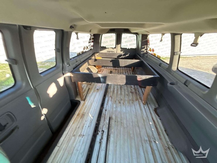 2004-chevrolet-express-3500-image-18