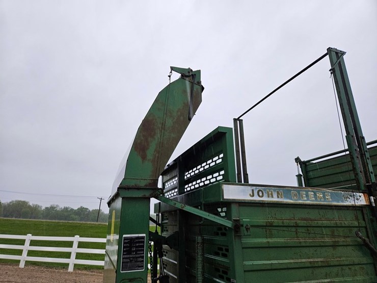 john-deere-100-image-15