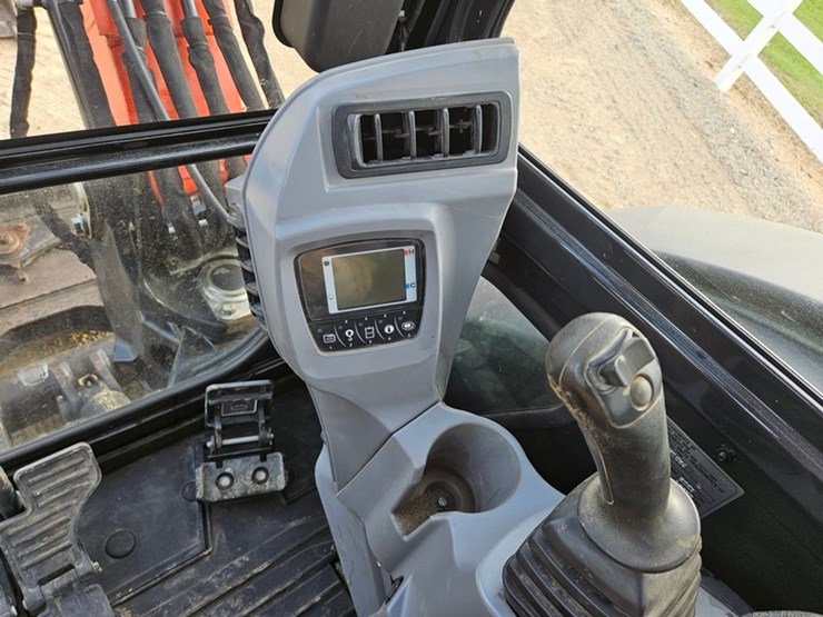 2020-kubota-u55-image-38