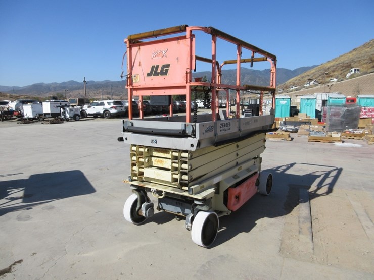 2016-jlg-2646es-image-2