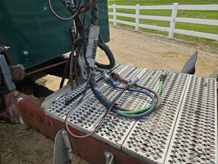 2006-peterbilt-379-image-31